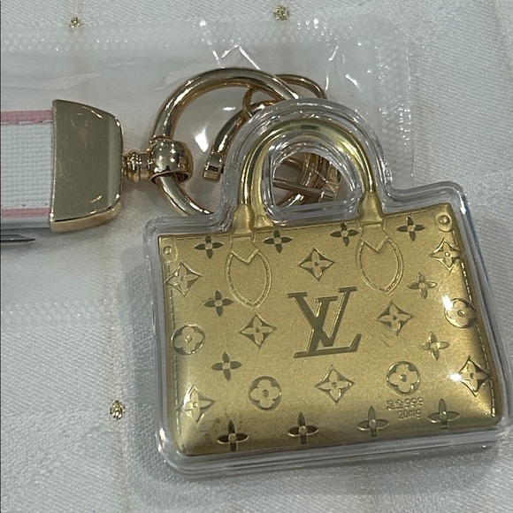 Gold Key Chain - Picture 3 of 3